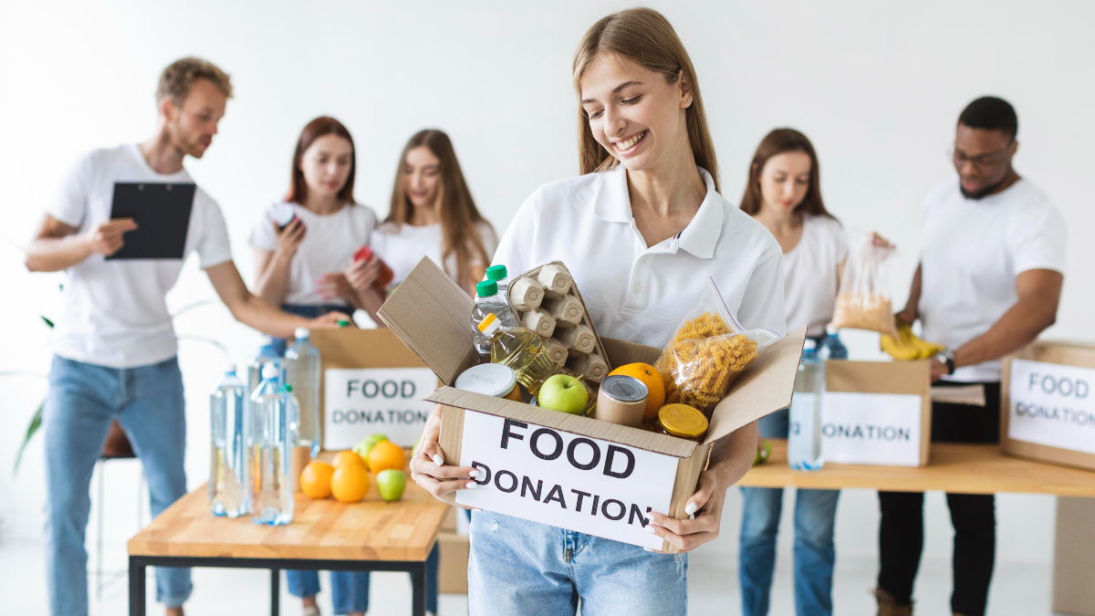 6 Psychological Benefits Of Donating And Helping Others - Nerdynaut